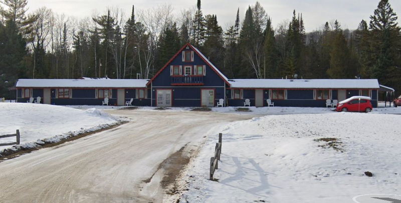 Four Seasons Motor Lodge - 2018 Photo (newer photo)